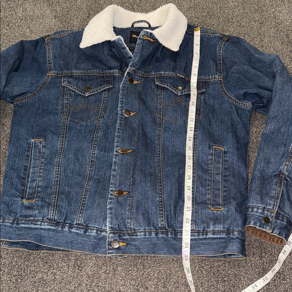 Wrangler Jean jacket men’s size small or women’s l/xl - Picture 4 of 10